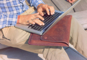 Laptop Tasche von der Manufaktur WNZL im Einsatz. 
